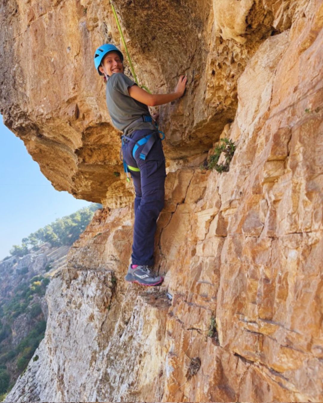 טיפוס צוקים אתגרי במצוק דלתון
