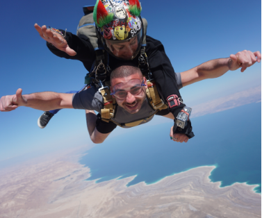 צניחה חופשית בים המלח