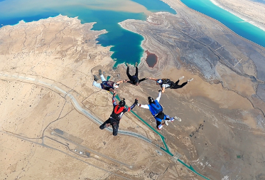 צניחה חופשית בים המלח