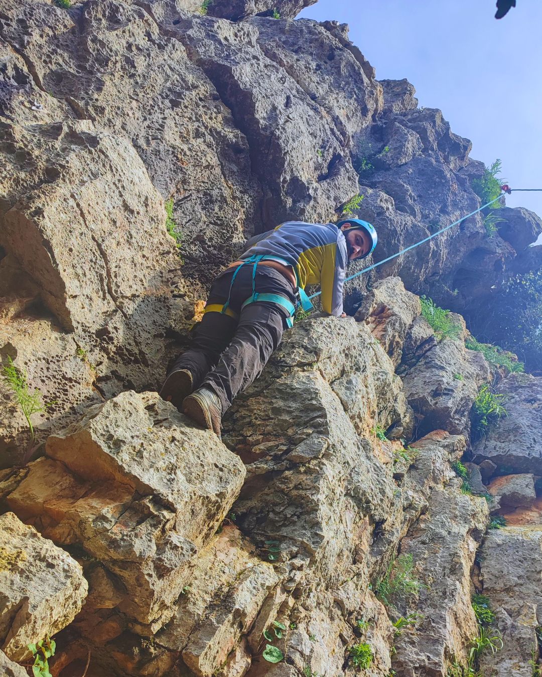 טיפוס צוקים אתגרי במצוק דלתון