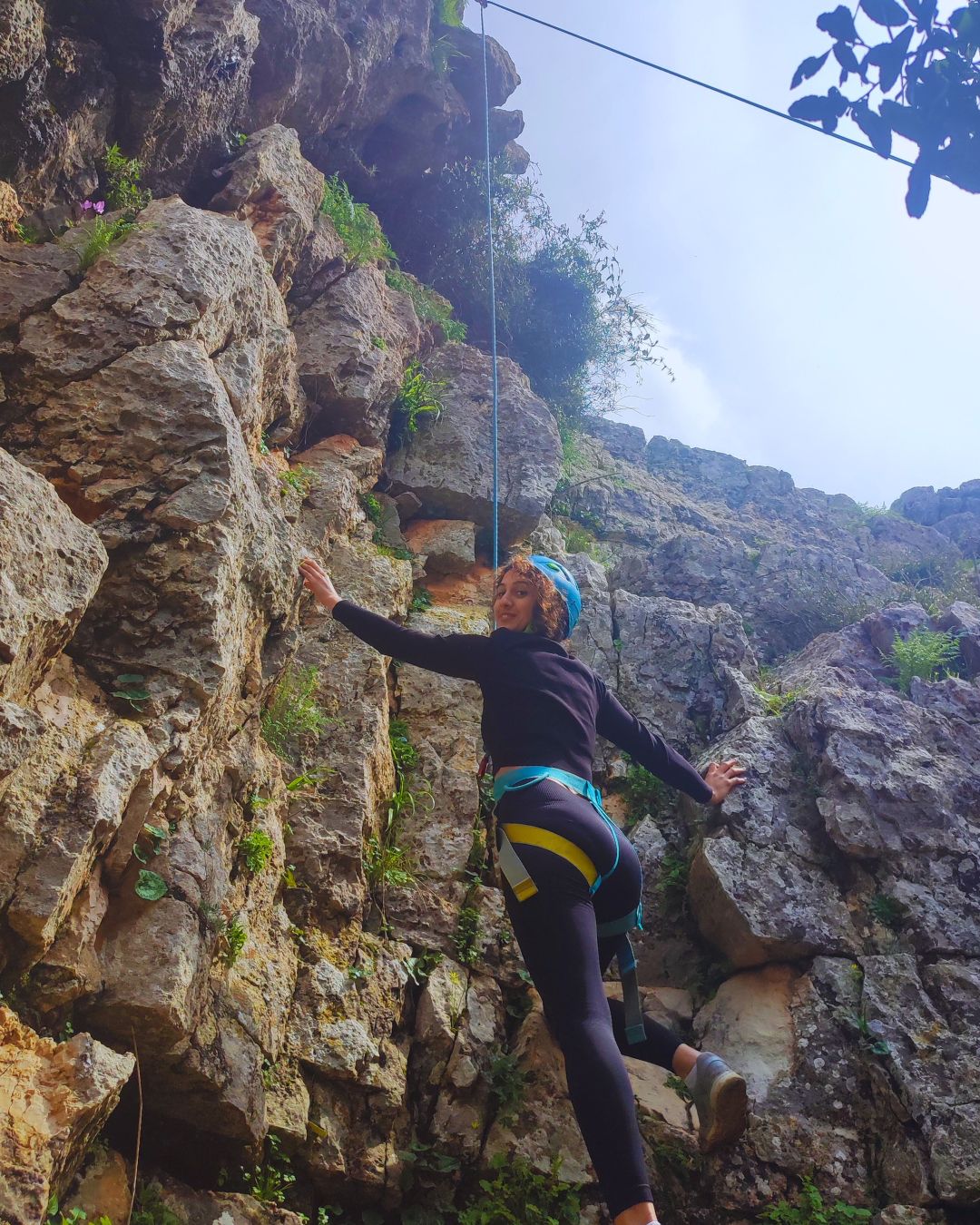 טיפוס צוקים אתגרי במצוק דלתון