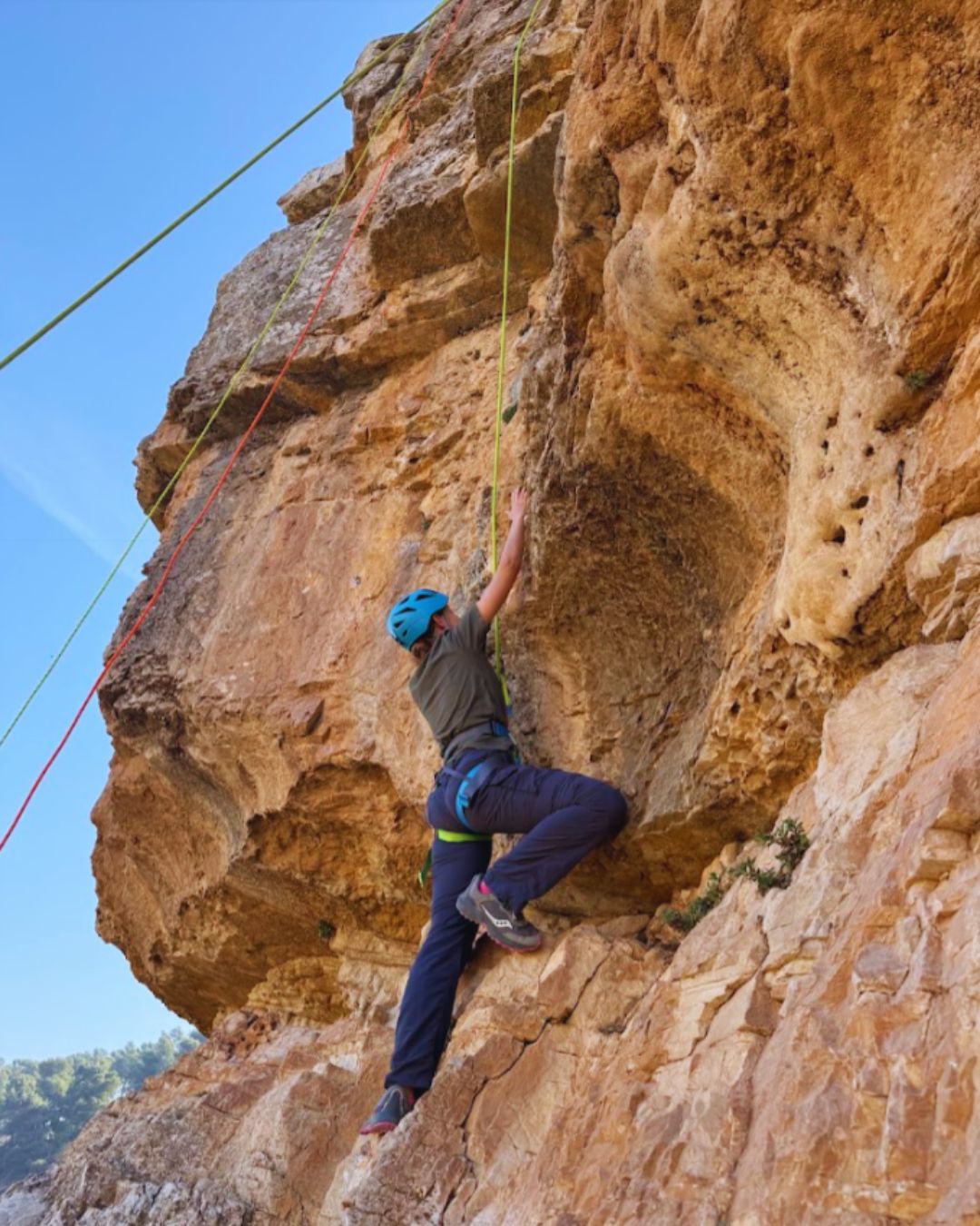 טיפוס צוקים אתגרי במצוק דלתון